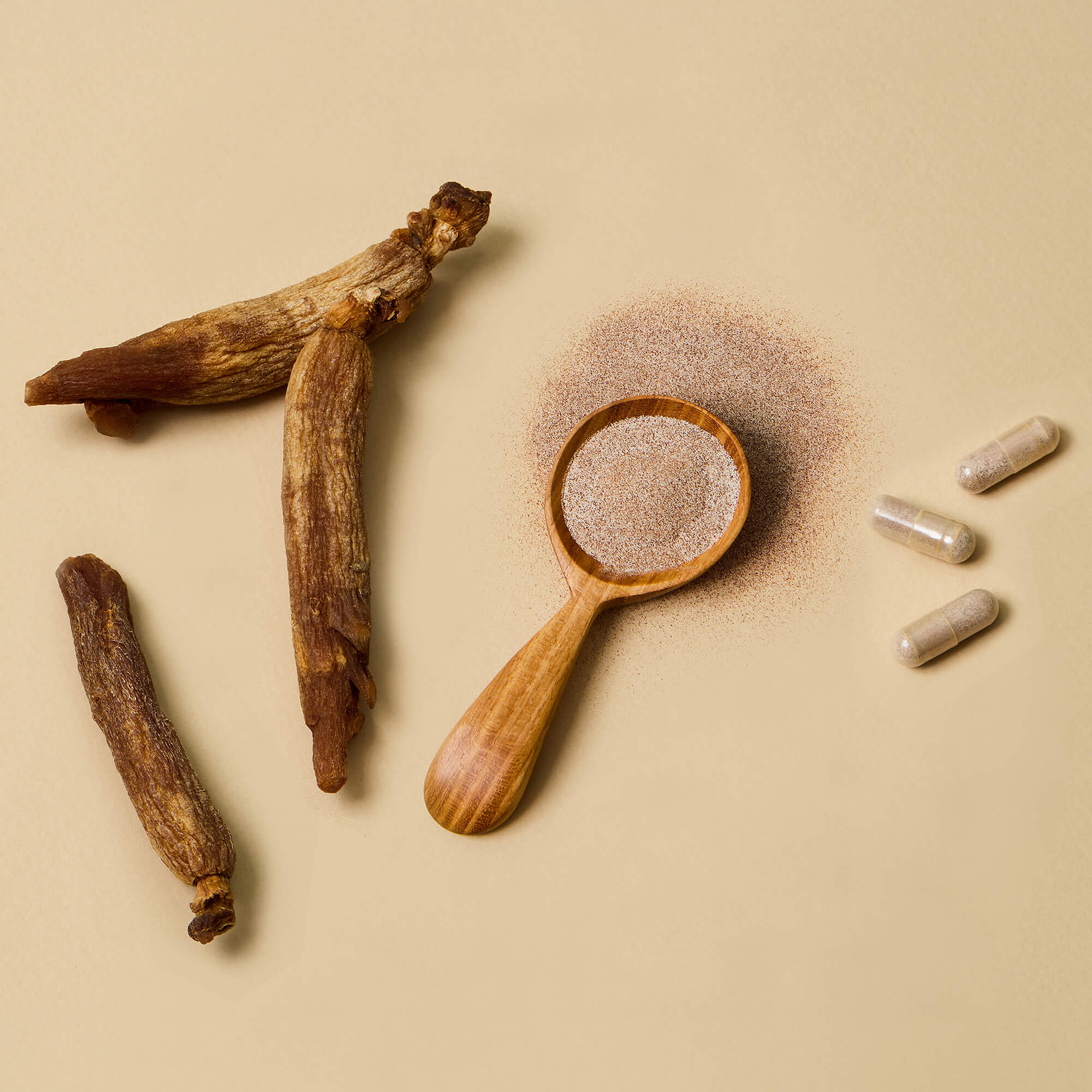 A side-by-side image of Panax ginseng whole root, Panax ginseng powder and Illuminate Labs Panax Ginseng Extract capsules, visually explaining the process of extraction from whole plant to potent dietary supplement